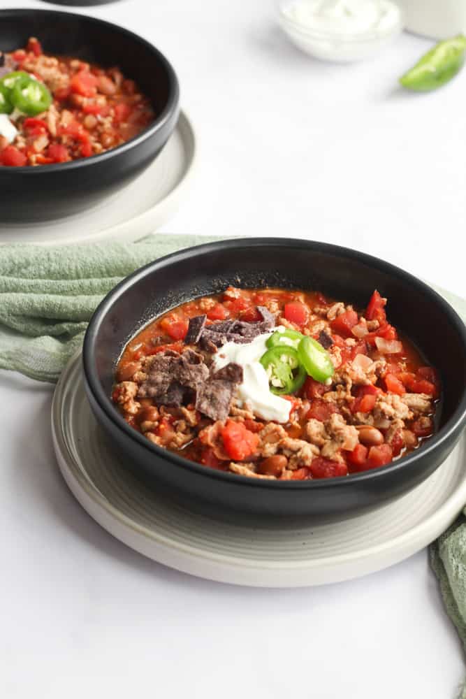 2 black bowls of healthy 5 ingredient chili on a white backdrop