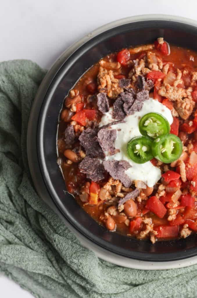 5 ingredient chili feature image