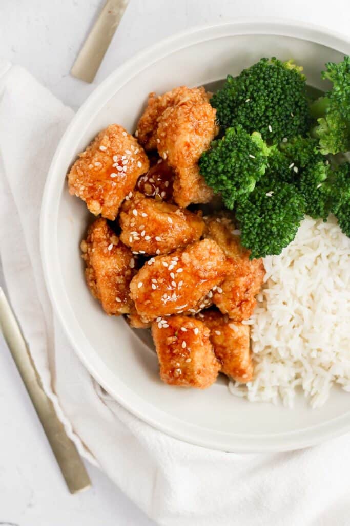 healthy air fryer teriyaki chicken served with broccoli and rice and topped with sesame seeds.