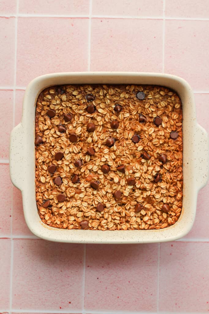 baked oats without banana baked in white baking dish.
